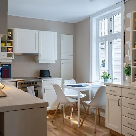 Big, Bright & Beautiful - With 6 Large Bedrooms * Bergen