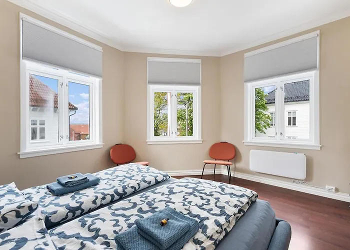 Big, Bright & Beautiful - With 6 Large Bedrooms 베르겐