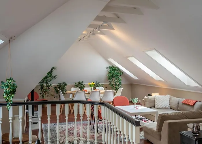 Big, Bright & Beautiful - With 6 Large Bedrooms *