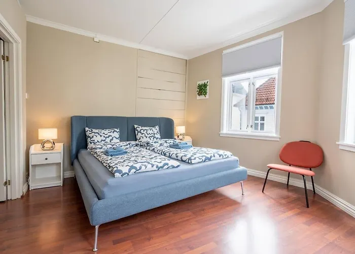 Big, Bright & Beautiful - With 6 Large Bedrooms Bergen