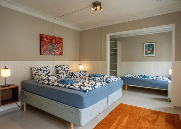 Big, Bright & Beautiful - With 6 Large Bedrooms Appartement Bergen