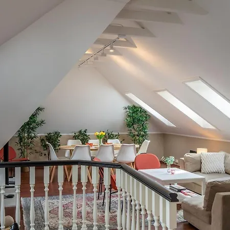 Big, Bright & Beautiful - With 6 Large Bedrooms *