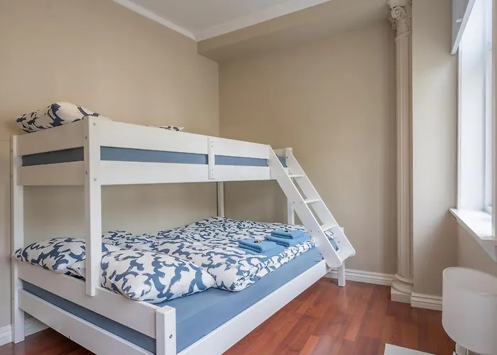 Apartment Big, Bright & Beautiful - With 6 Large Bedrooms